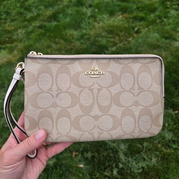 Coach Outlet F16109 Beige Double-Zip Wristlet in Signature Coated Canvas - Picture 13 of 15